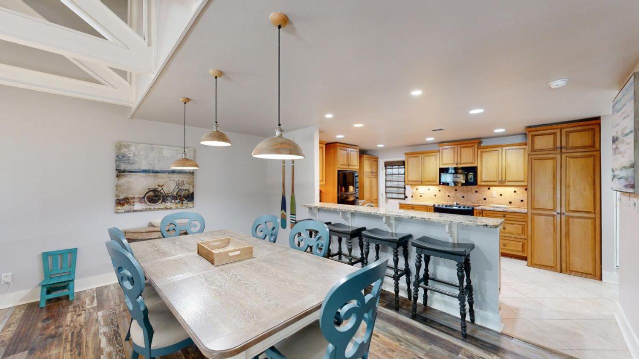  | 625 Queens Grant