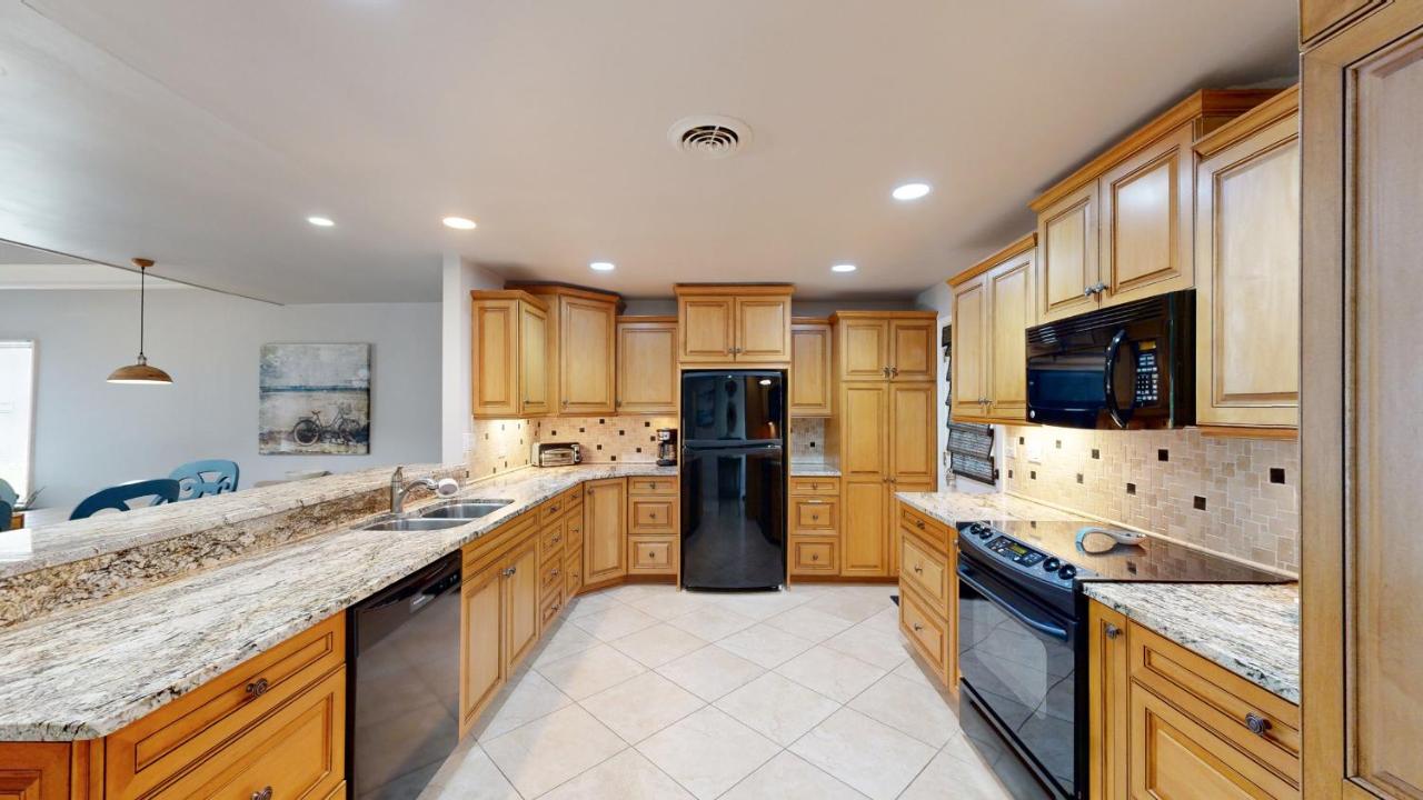  | 625 Queens Grant