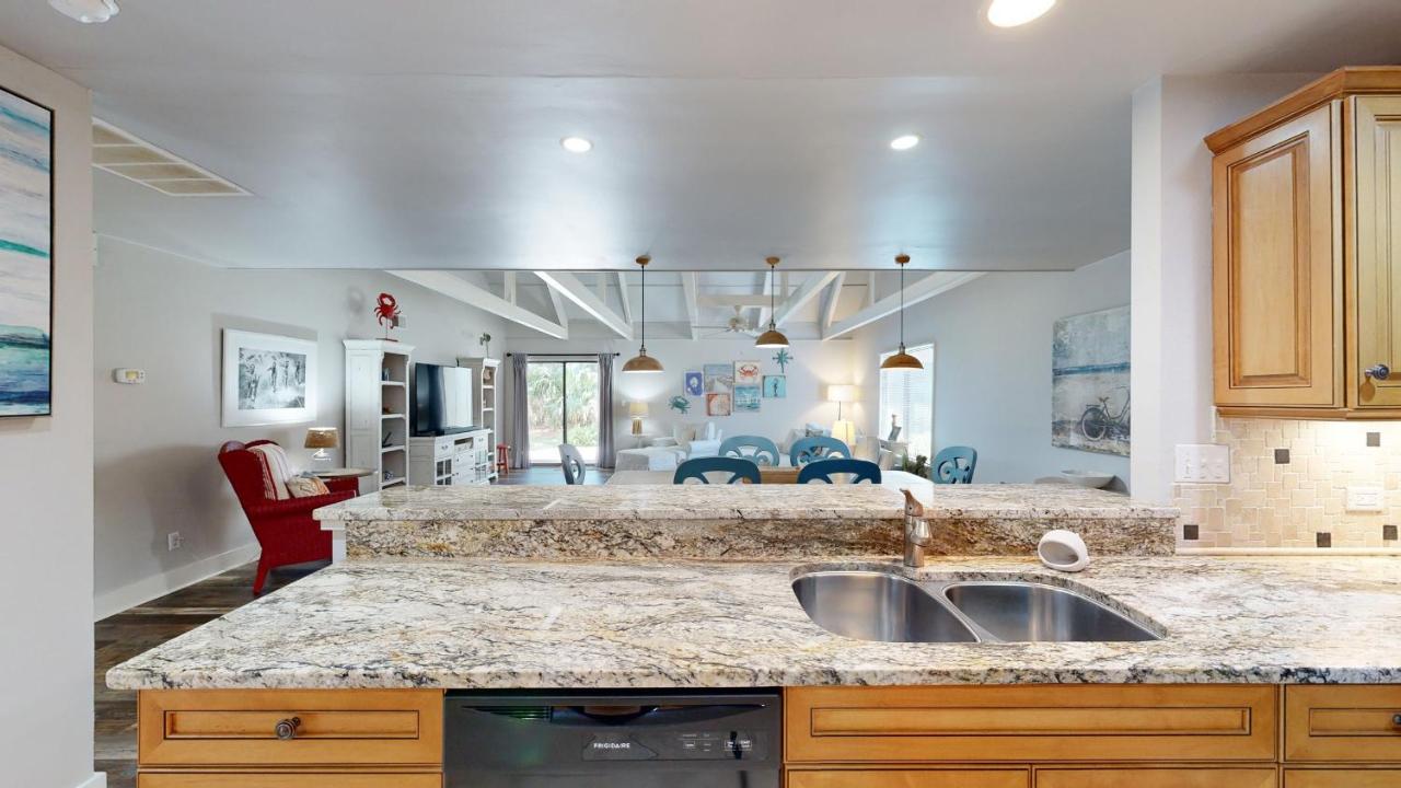 | 625 Queens Grant