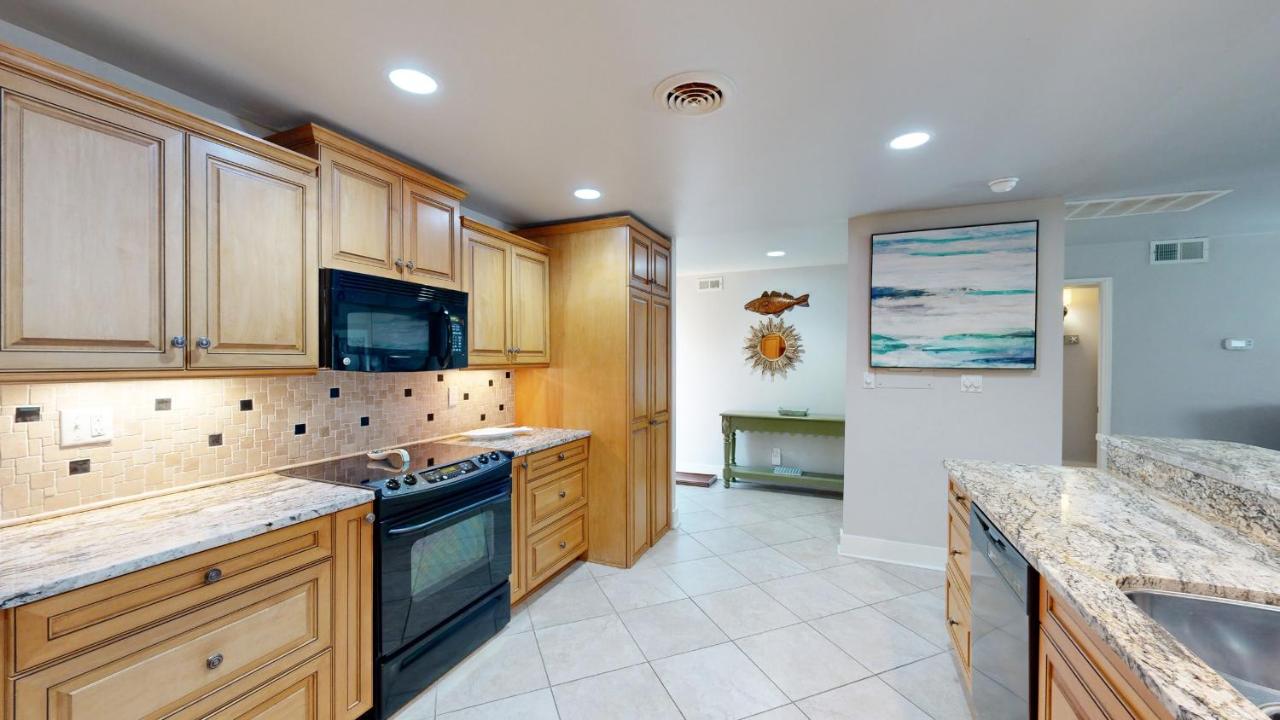  | 625 Queens Grant