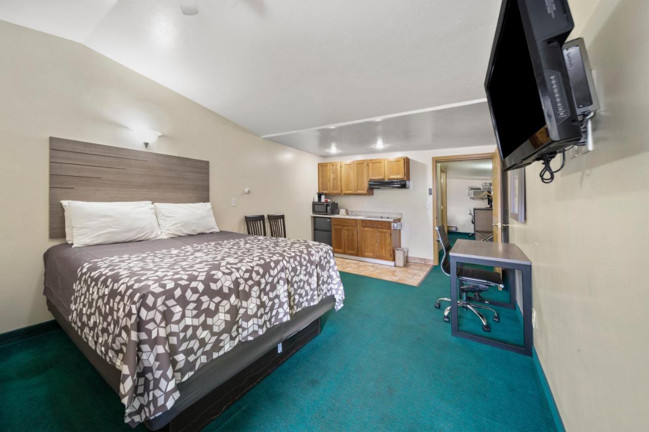 | Kingsway Inn
