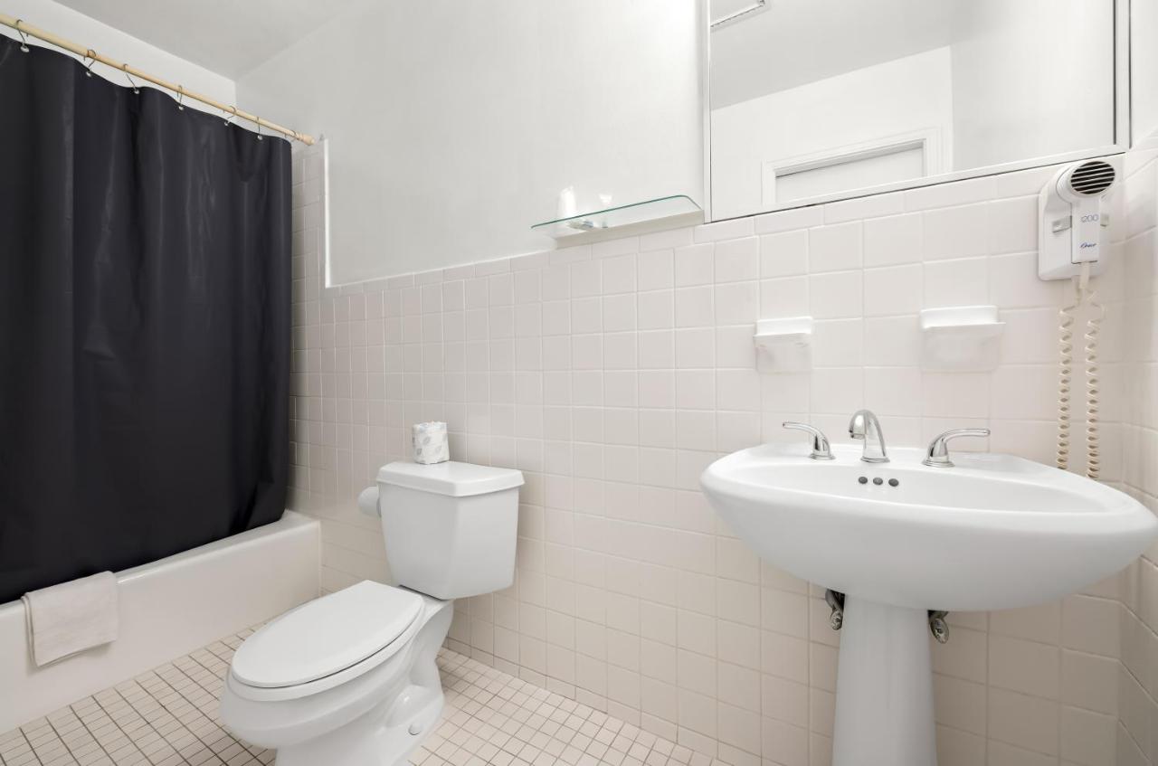 2 Double Beds Accessible Kitchenette Non Smoking at Americas Best Value Inn Historic Clewiston Inn