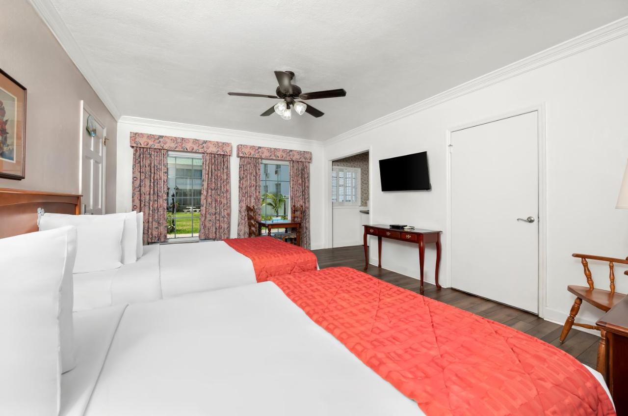 2 Double Beds Accessible Kitchenette Non Smoking at Americas Best Value Inn Historic Clewiston Inn