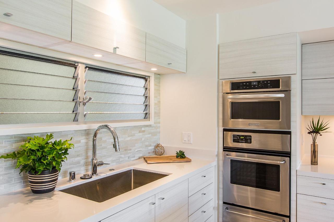 | Castle Waikiki Shore Beachfront Condominiums