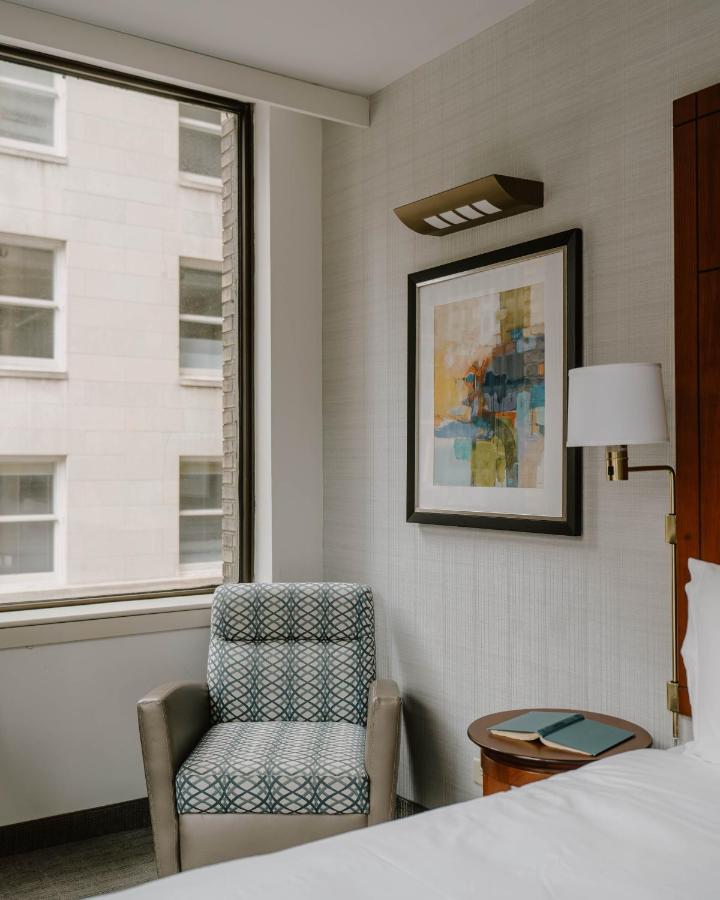 Superior Queen Room at Club Quarters Hotel, Central Loop, Chicago