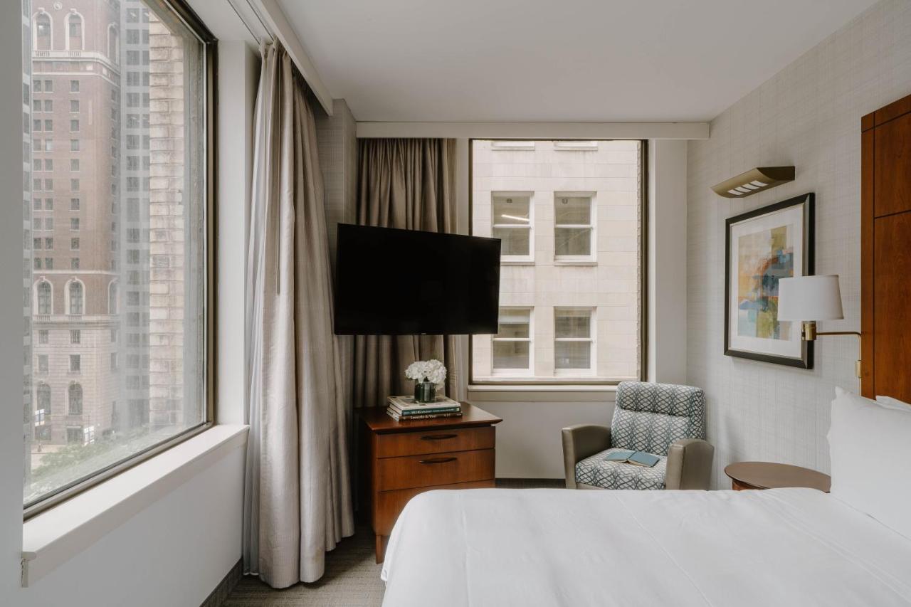 Superior Queen Room at Club Quarters Hotel, Central Loop, Chicago