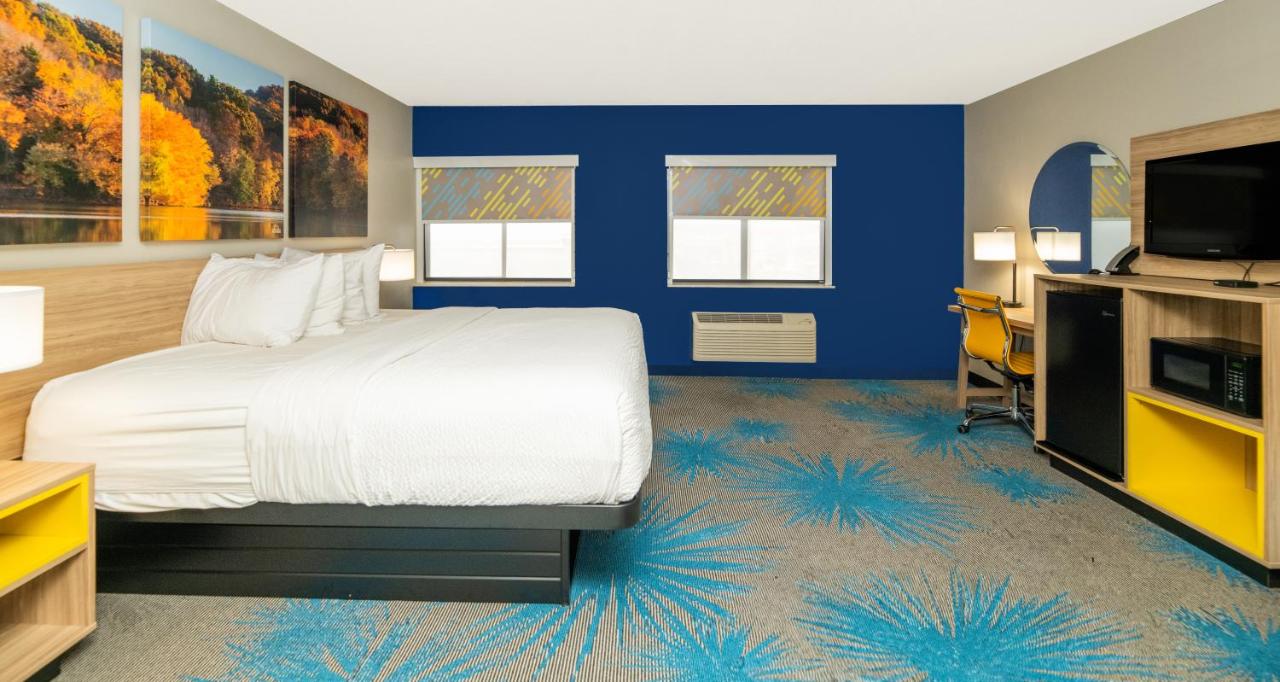 King Studio Suite - Non-Smoking at Days Inn by Wyndham Fort Smith