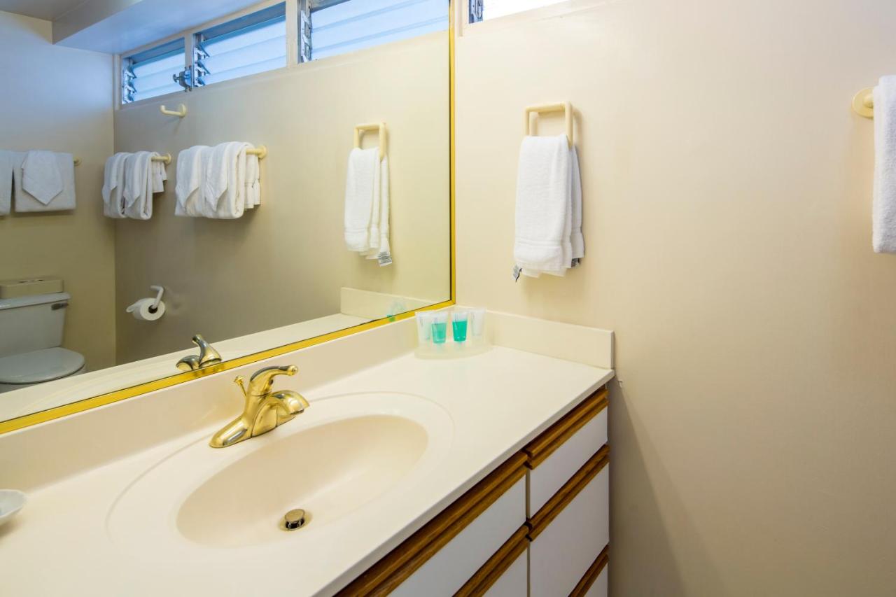 | Castle Waikiki Shore Beachfront Condominiums