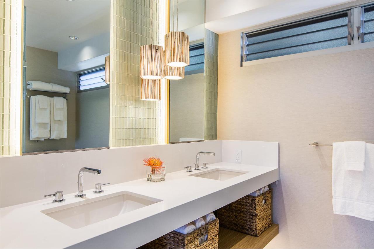 | Castle Waikiki Shore Beachfront Condominiums