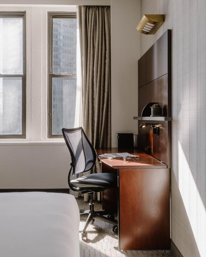Standard Queen Room at Club Quarters Hotel Wacker at Michigan, Chicago