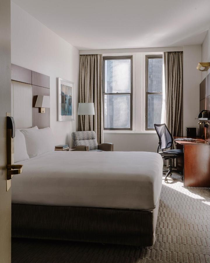 Standard Queen Room at Club Quarters Hotel Wacker at Michigan, Chicago