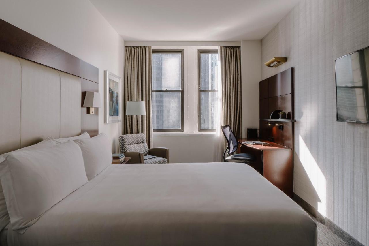 Standard Queen Room at Club Quarters Hotel Wacker at Michigan, Chicago
