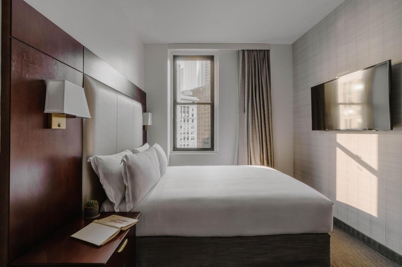 Small Queen Room at Club Quarters Hotel Wacker at Michigan, Chicago