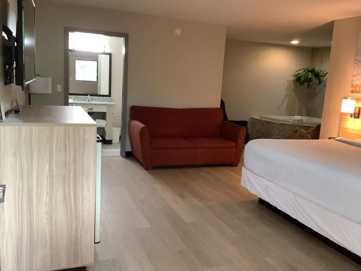 King Studio Suite - Non-Smoking at Days Inn by Wyndham Kingdom City
