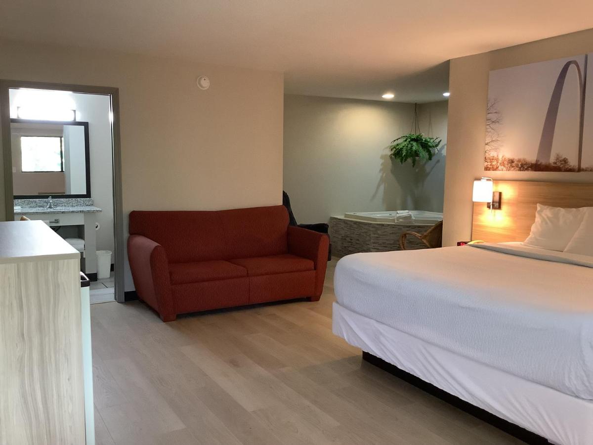 King Studio Suite - Non-Smoking at Days Inn by Wyndham Kingdom City
