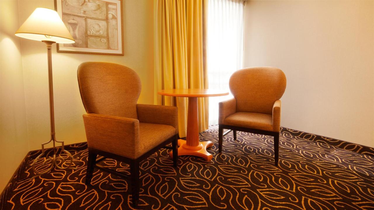 Deluxe Room 1 King Non-Smoking at Eldorado Reno - A Caesars Rewards Destination