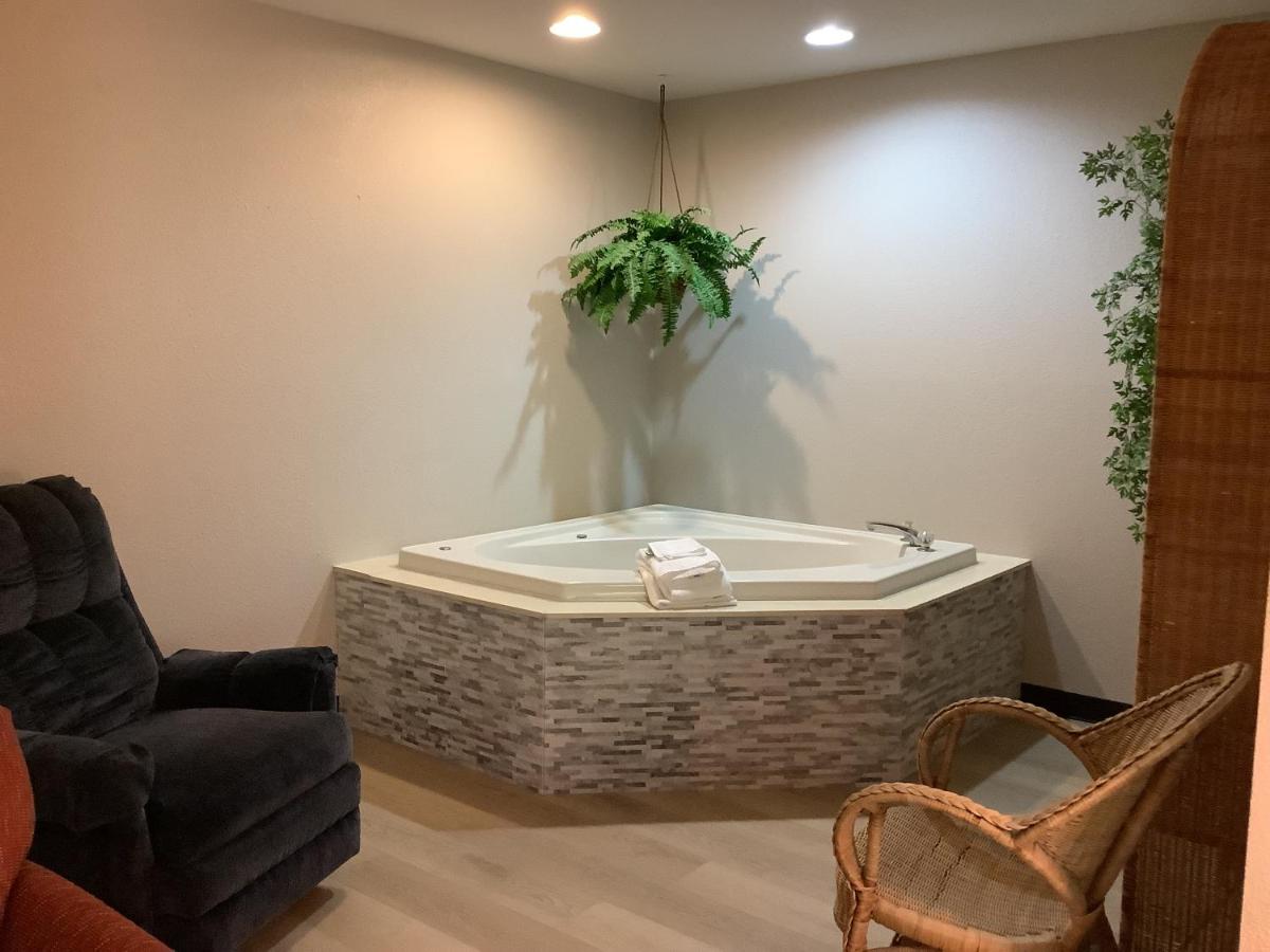 King Studio Suite - Non-Smoking at Days Inn by Wyndham Kingdom City