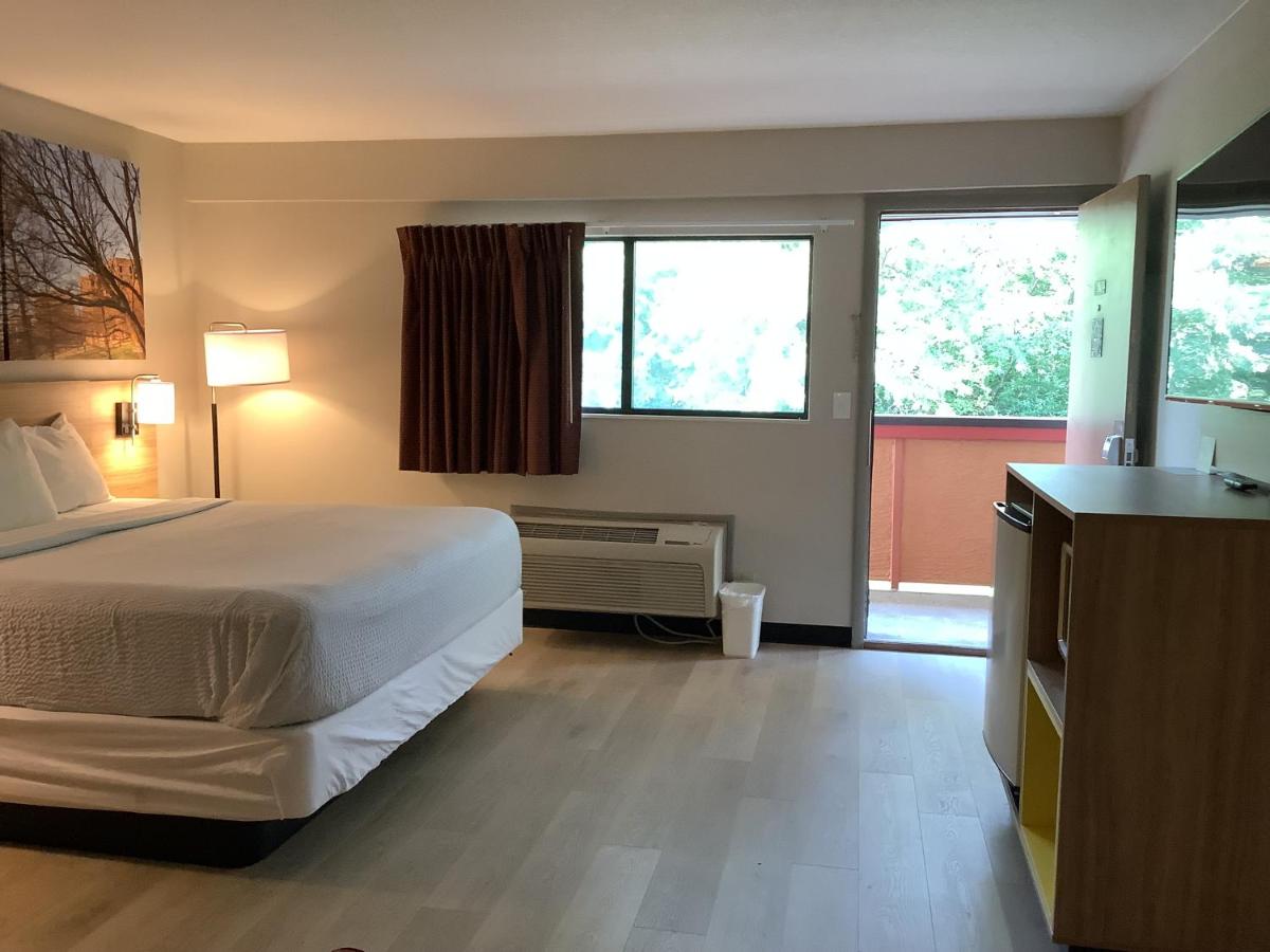 King Studio Suite - Non-Smoking at Days Inn by Wyndham Kingdom City