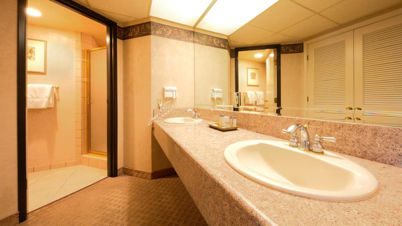 Petite Suite 1 King Non-Smoking at Eldorado Reno - A Caesars Rewards Destination