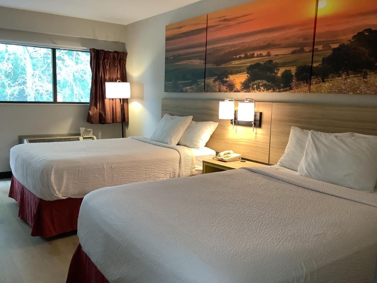Deluxe Double Room with Two Double Beds - Non-Smoking at Days Inn by Wyndham Kingdom City