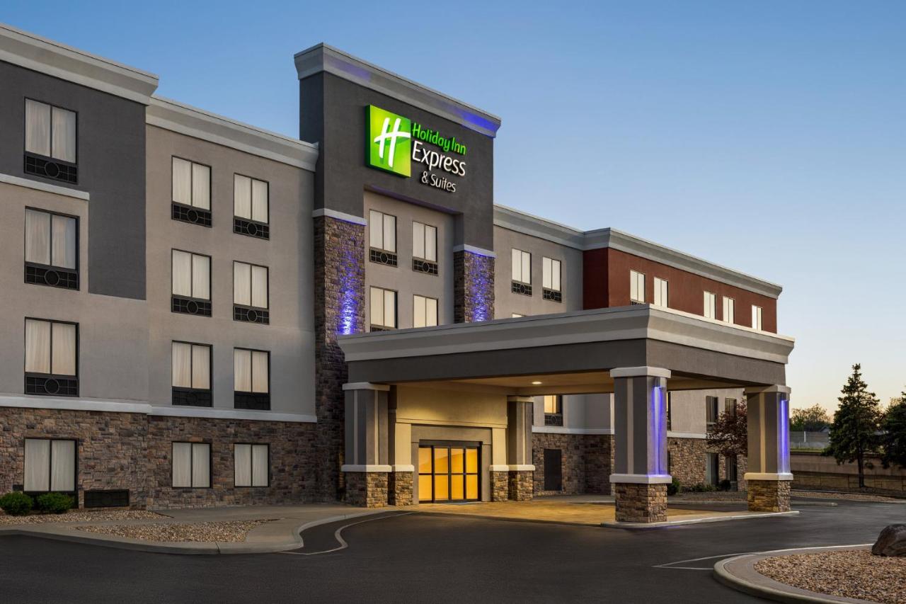 | Holiday Inn Express and Suites Indianapolis W- Airport Area, an IHG Hotel