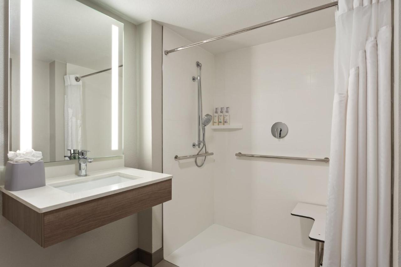 | Holiday Inn Express Hotel & Suites Tampa-Rocky Point Island, an IHG Hotel