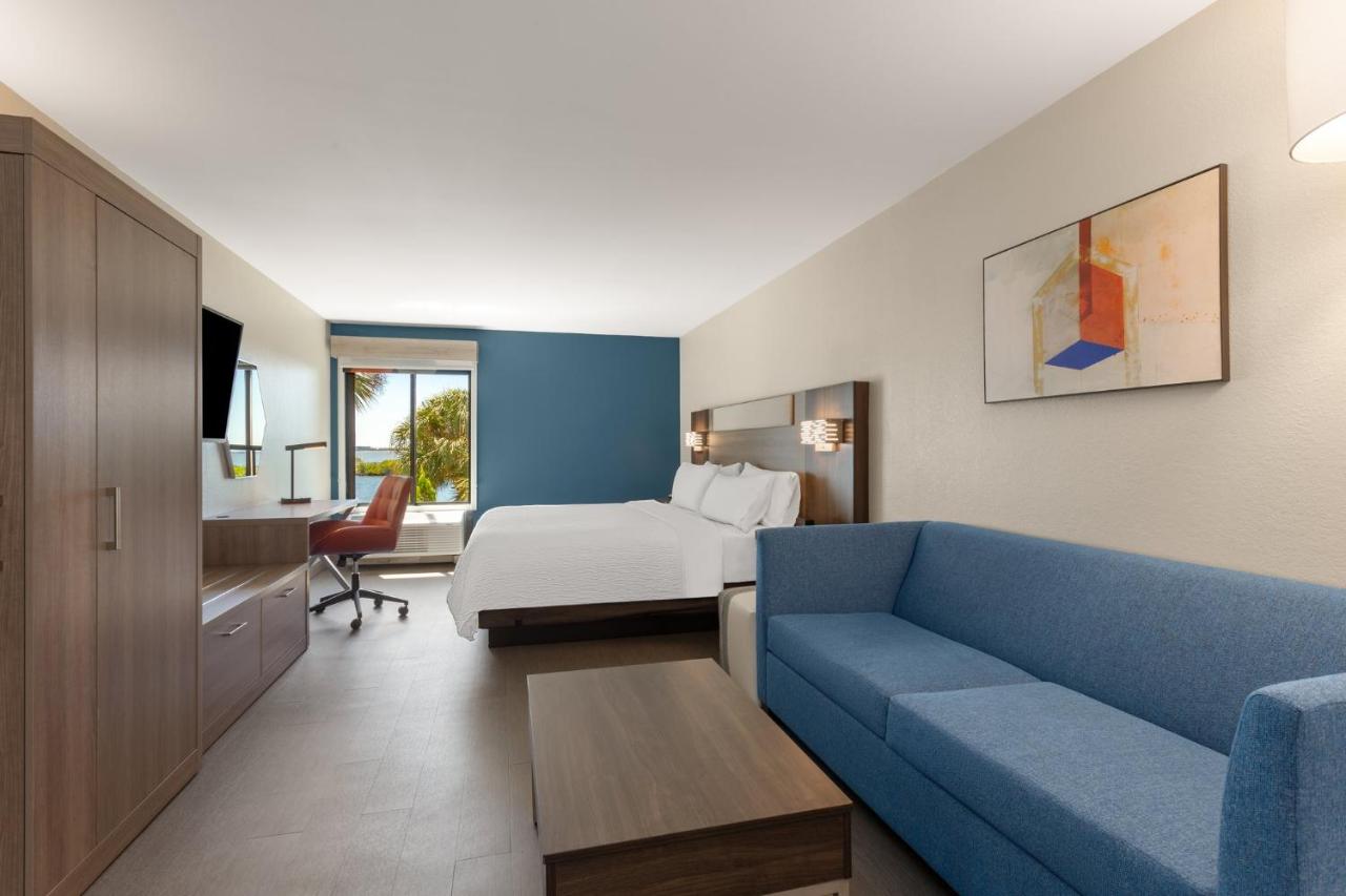 | Holiday Inn Express Hotel & Suites Tampa-Rocky Point Island, an IHG Hotel