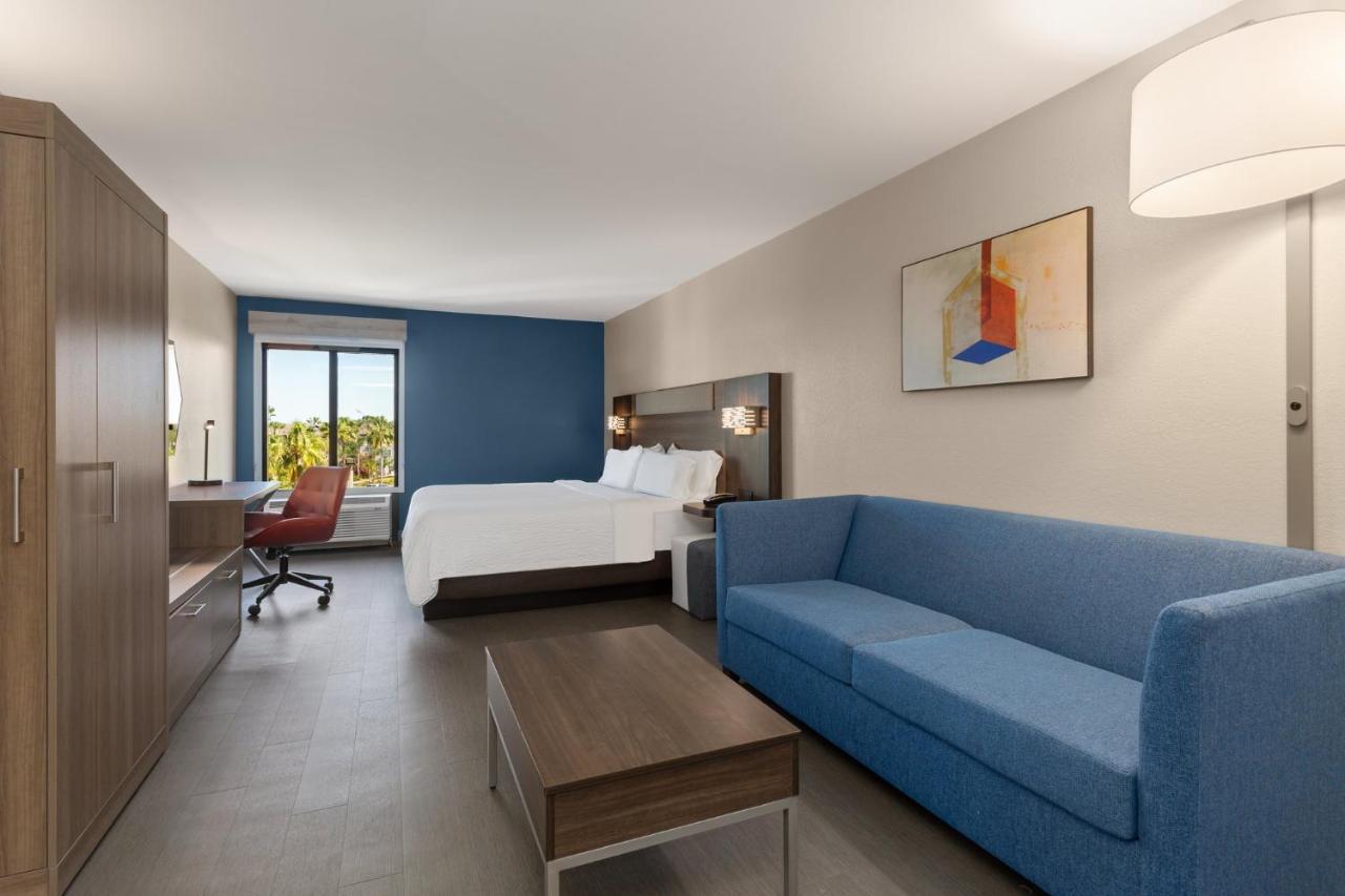 | Holiday Inn Express Hotel & Suites Tampa-Rocky Point Island, an IHG Hotel