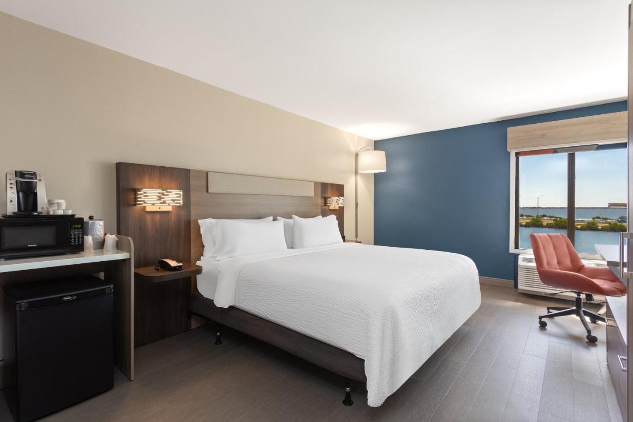 | Holiday Inn Express Hotel & Suites Tampa-Rocky Point Island, an IHG Hotel