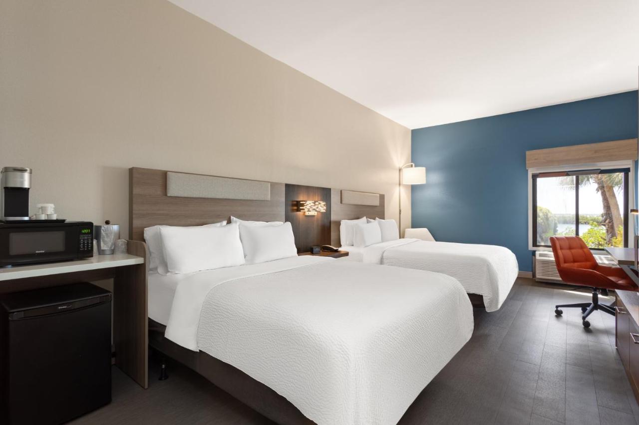 | Holiday Inn Express Hotel & Suites Tampa-Rocky Point Island, an IHG Hotel