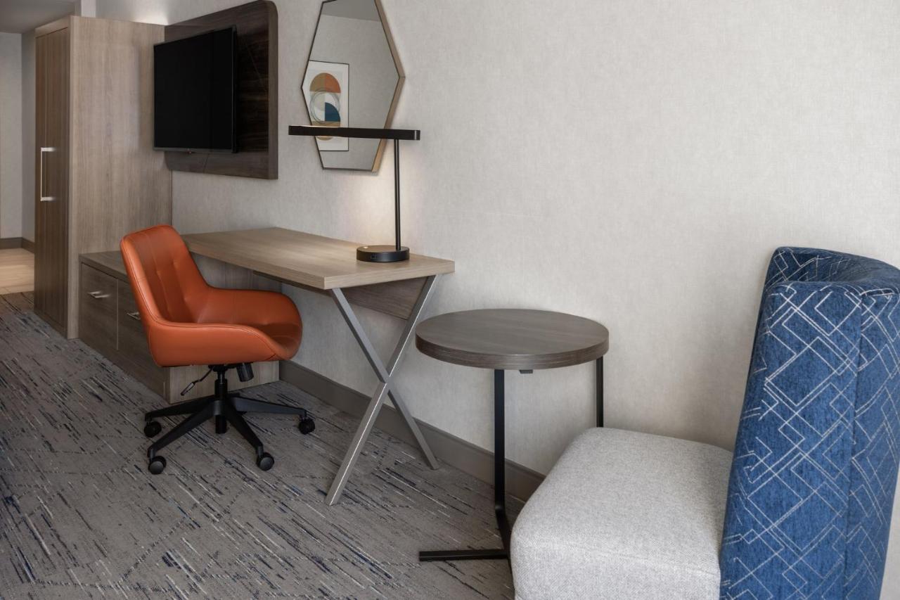 | Holiday Inn Express Hotel & Suites Brattleboro, an IHG Hotel
