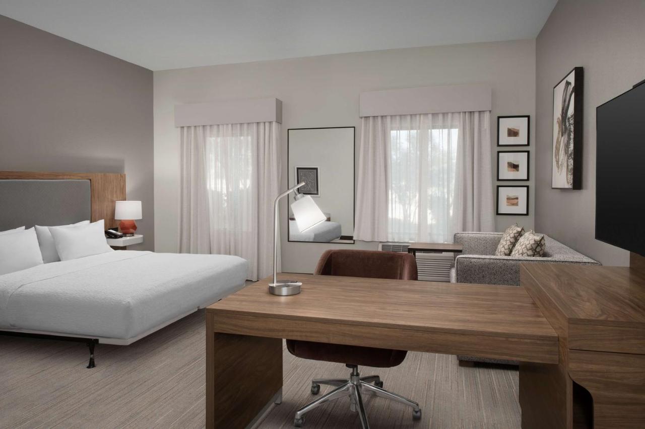 | Hampton Inn & Suites Paso Robles