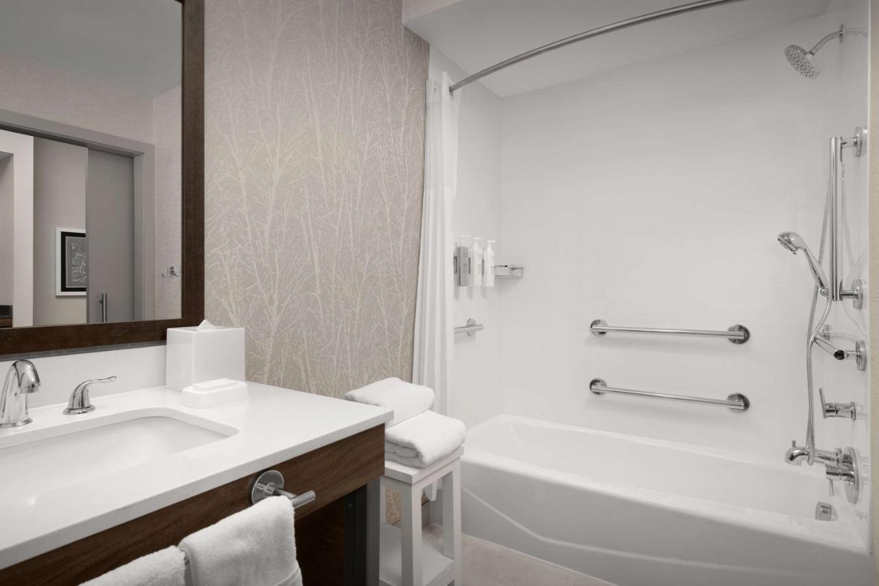 | Hampton Inn & Suites Paso Robles