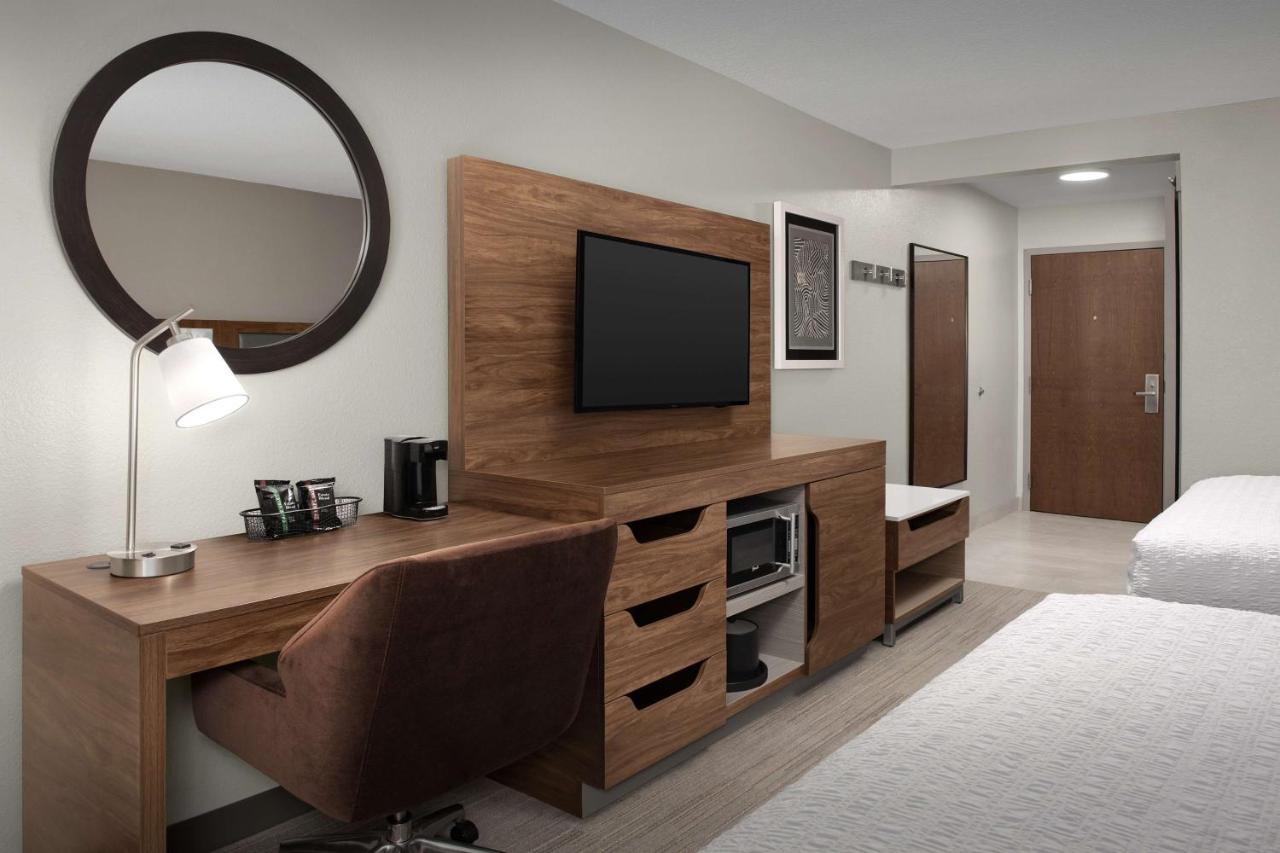 | Hampton Inn & Suites Paso Robles