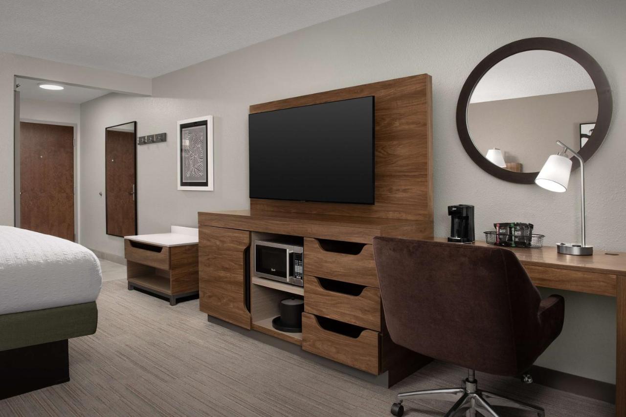 | Hampton Inn & Suites Paso Robles