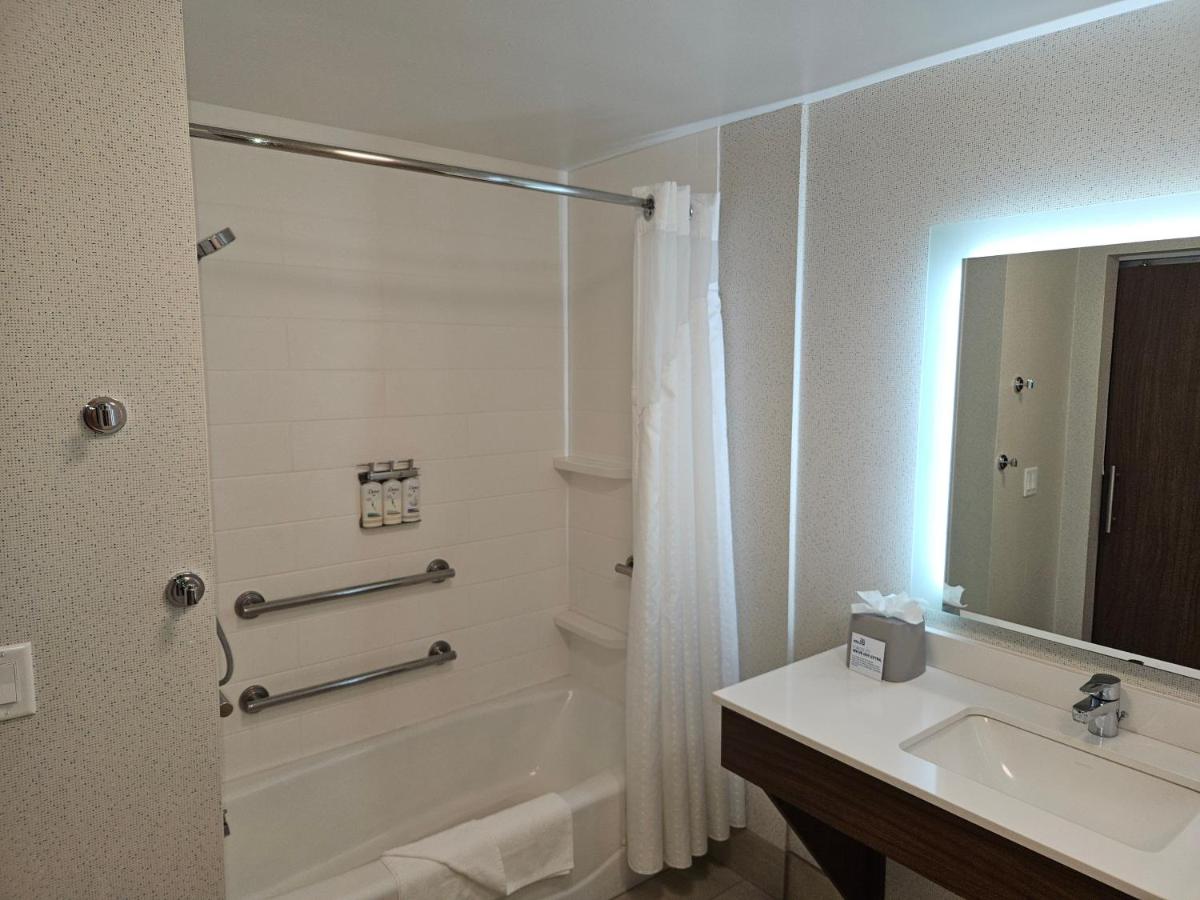 | Holiday Inn Express & Suites - Chico, an IHG Hotel