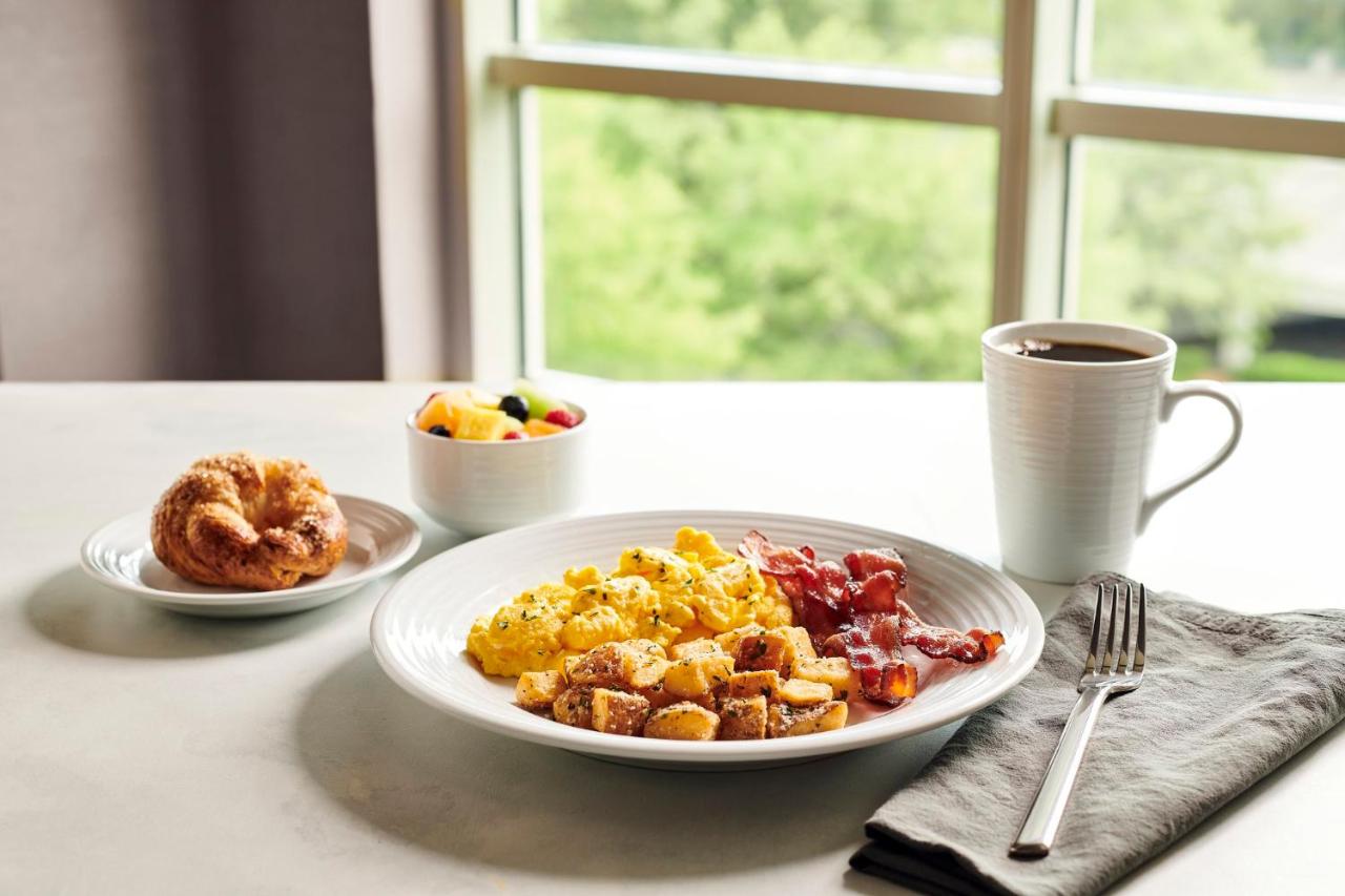 | Holiday Inn Baton Rouge College Drive I-10, an IHG Hotel