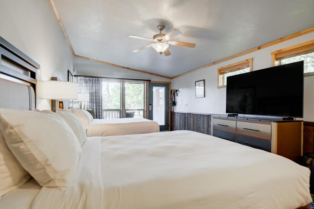 2 Queen Beds with Kitchenette at Explorer Cabins At Yellowstone