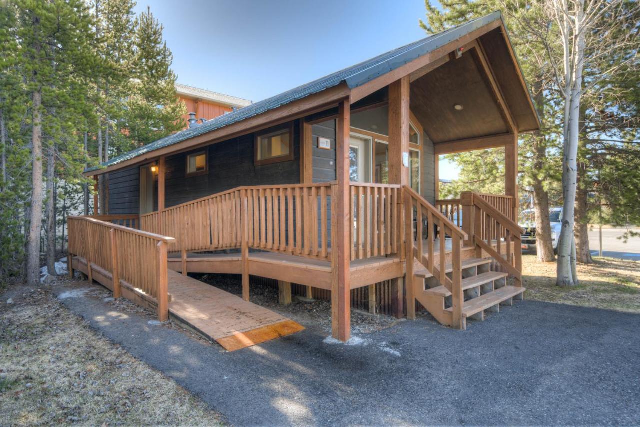 Accessible 1 Bedroom Cottage , 1 King at Explorer Cabins At Yellowstone