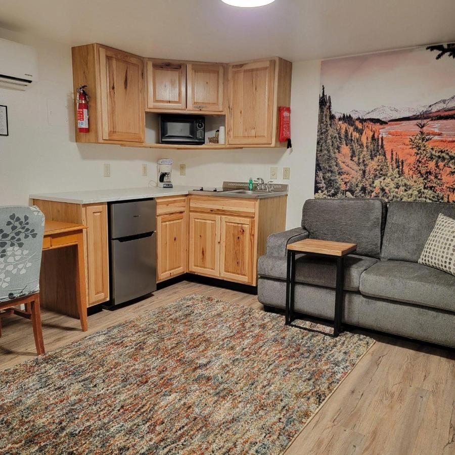 | Alaska Country Inn