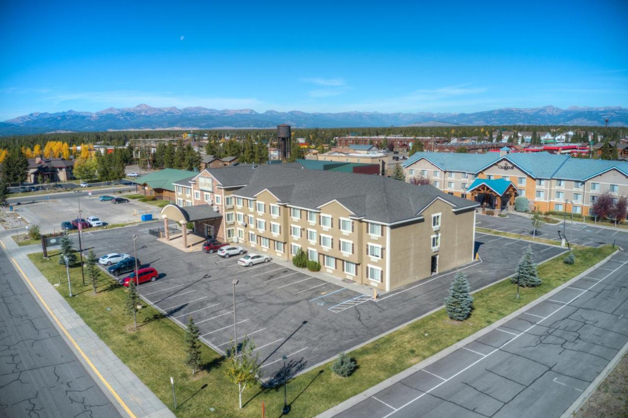 | Yellowstone Park Hotel