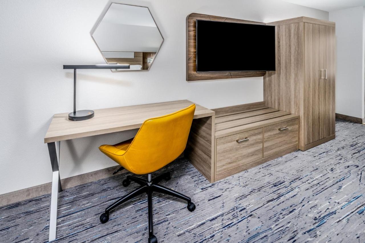 | Holiday Inn Express & Suites Colorado Springs First & Main, an IHG Hotel