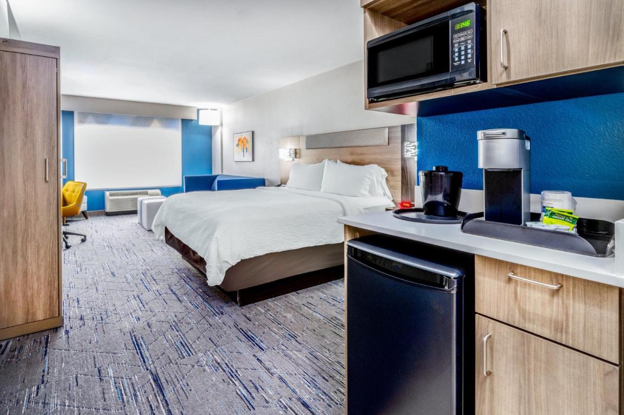| Holiday Inn Express & Suites Colorado Springs First & Main, an IHG Hotel