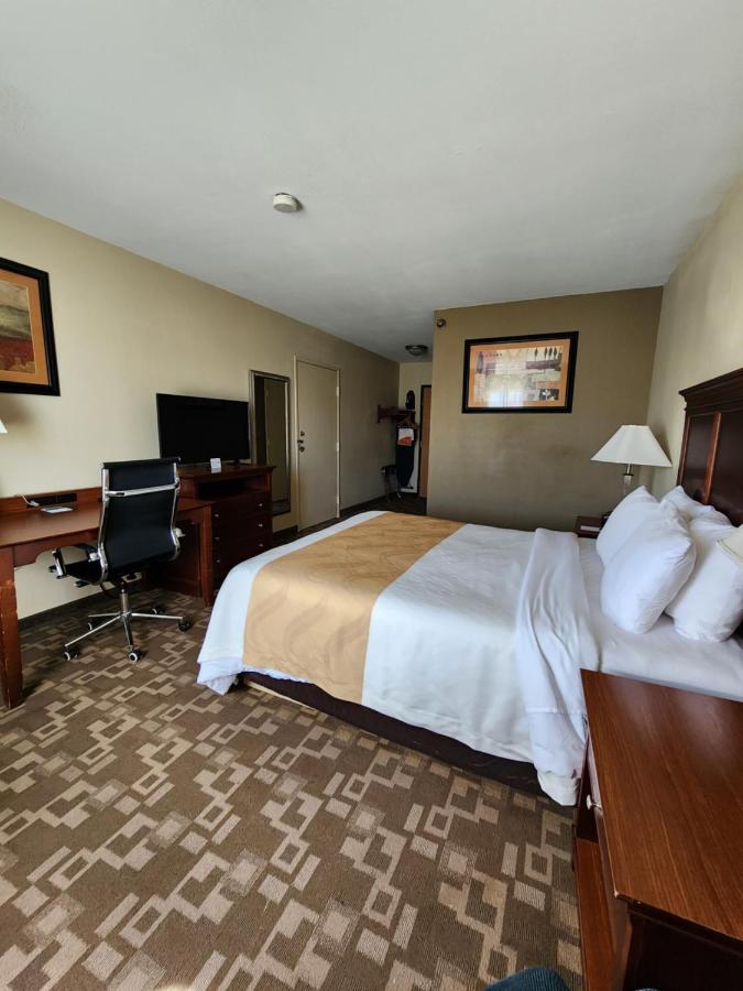 Business Queen Room - Accessible/Non-Smoking at Quality Inn I-70 at Wanamaker