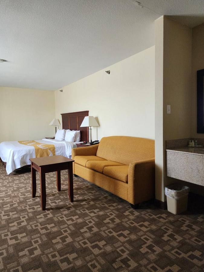 Business Room - Non-Smoking at Quality Inn I-70 at Wanamaker