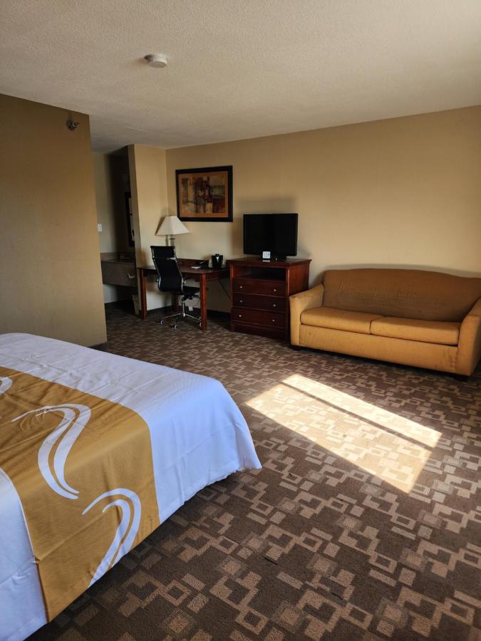 Business Room - Non-Smoking at Quality Inn I-70 at Wanamaker