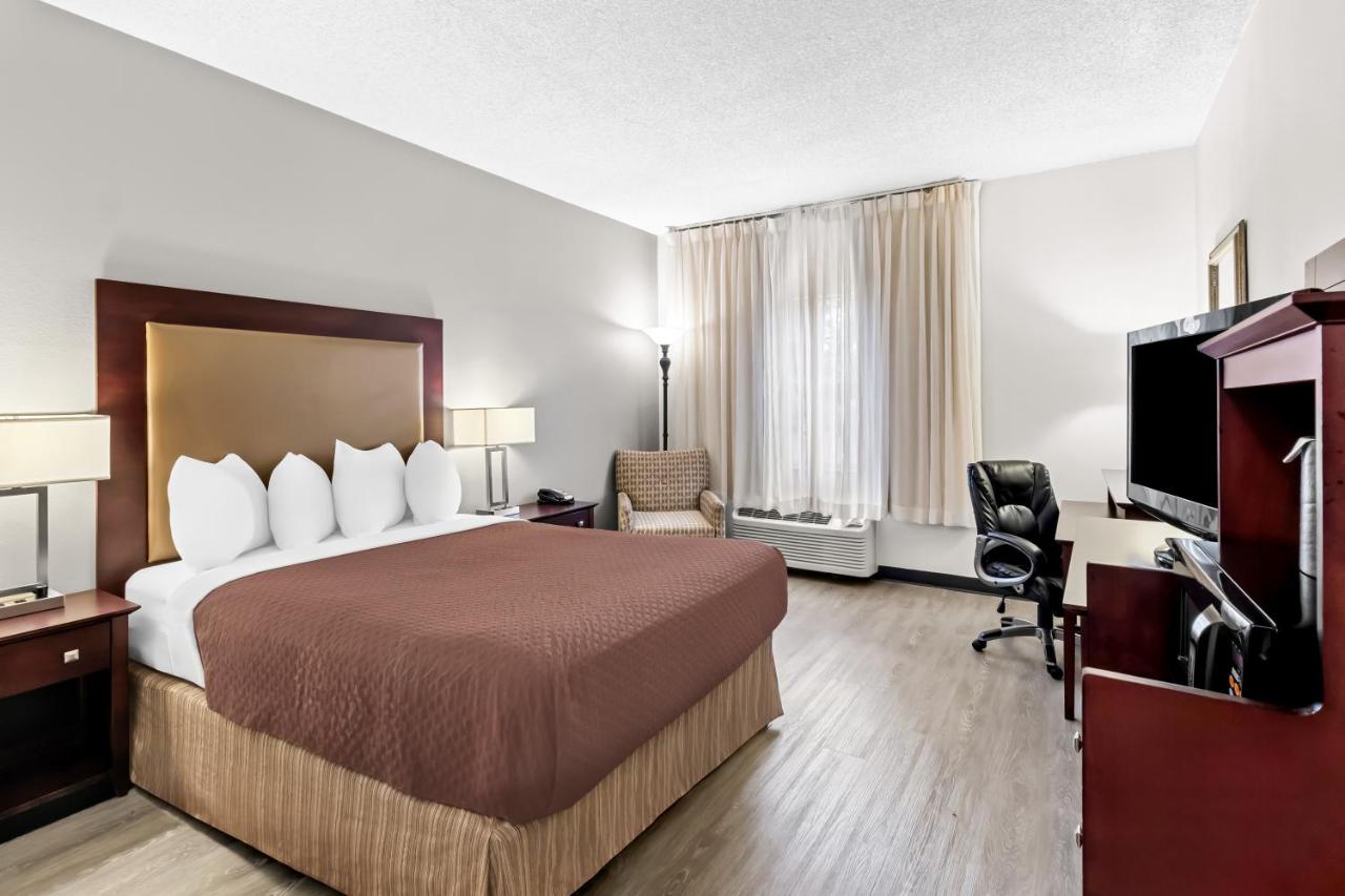 Queen Room - Disability Access at Red Lion Hotel Portland Airport