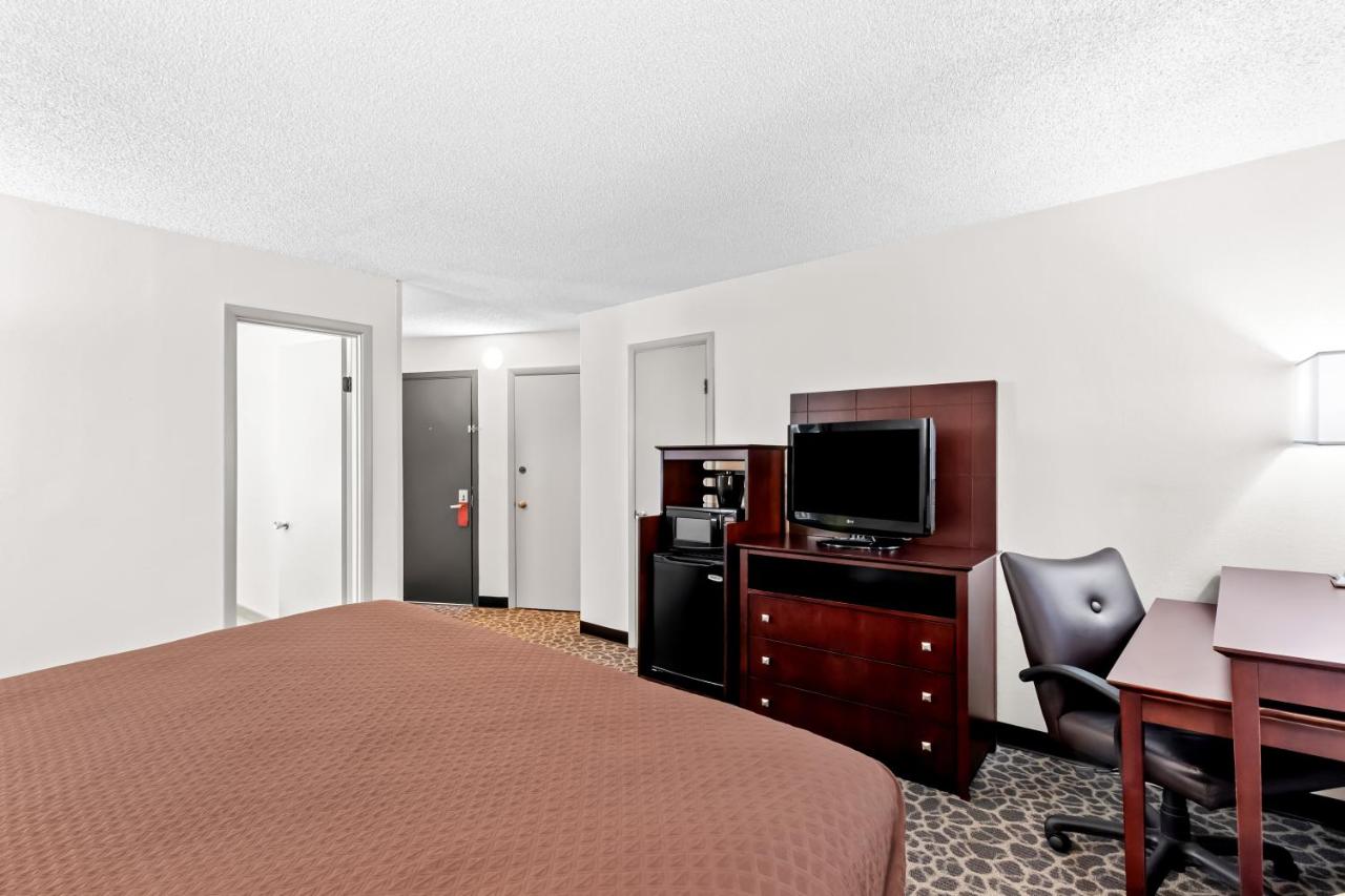 Standard King Room at Red Lion Hotel Portland Airport
