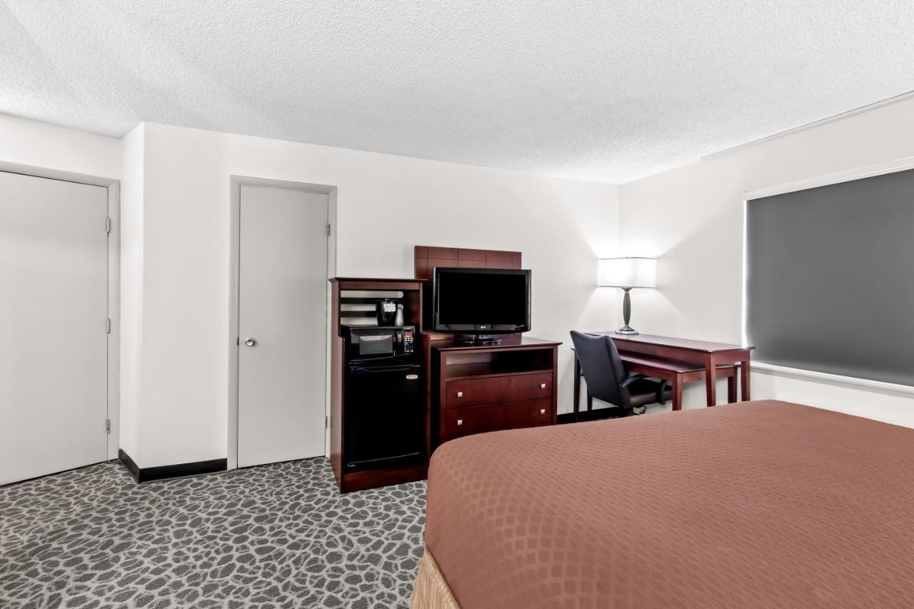 Standard King Room at Red Lion Hotel Portland Airport