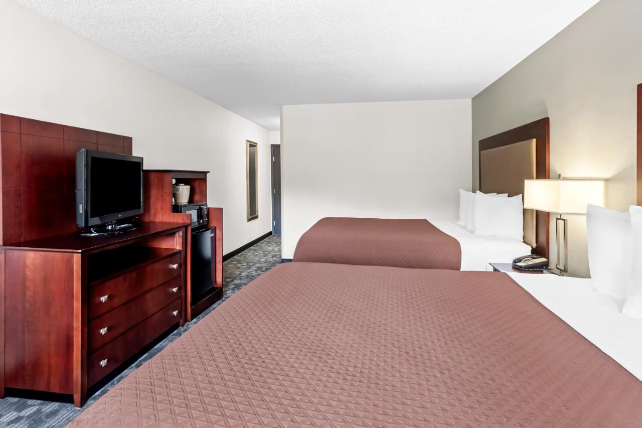 Standard Queen Room with Two Queen Beds at Red Lion Hotel Portland Airport